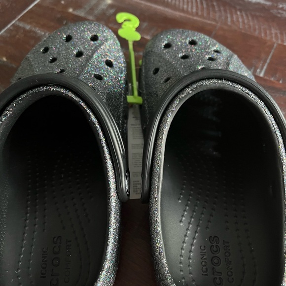 Brand new Crocs - Picture 5 of 5